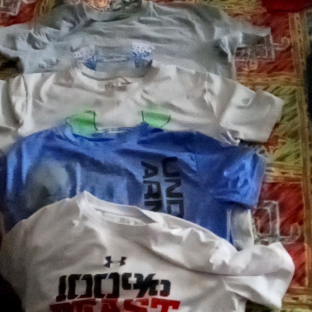 4 boys Under Armour Y/LG
